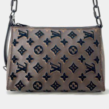 Pre Owned Louis Vuitton Triangle Messenger Noir Monogram / Toughtage