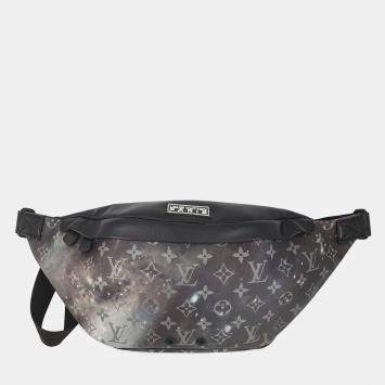 Pre Owned Louis Vuitton Discovery Bumback Noir Monogram / Galaxy