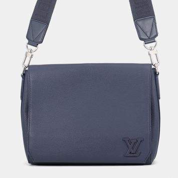 مملوكة مسبقًا Louis Vuitton Takeoff Messenger M23709 PM Navy Taurillon Monogram Leather Messenger Bag