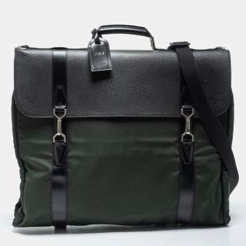 Pre Owned Louis Vuitton Green/Black Taiga Leather Large Gibeciere Garment Travel Bag