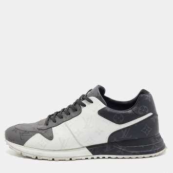 مملوكة مسبقًا Louis Vuitton White/Grey Monogram Canvas Run Away Sneakers Size 44.5