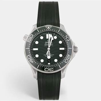 Pre Owned ساعة يد رجالية أوميغا سي ماستر ستانلس ستيل خضراء مطاط 42مم
