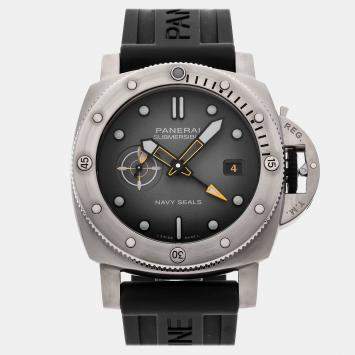Pre Owned Panerai Submersible PAM01323 Grey Stainless Steel Automatic Men's Watches 44mm