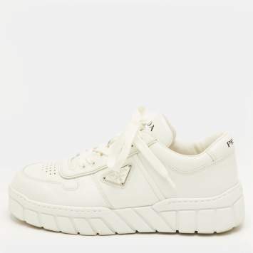 مملوكة مسبقًا Prada Size 41.5 White Leather Low Top Sneakers
