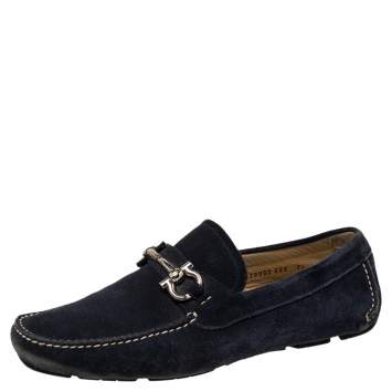 مملوكة مسبقًا Salvatore Ferragamo Blue Suede Gancini Loafers Size 41.5