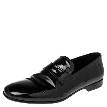 مملوكة مسبقًا Salvatore Ferragamo Black Patent Leather Slip On Loafers Size 41.5