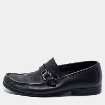 مملوكة مسبقًا Salvatore Ferragamo Black Leather Gancini Loafers Size 43
