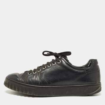 مملوكة مسبقًا Salvatore Ferragamo Black Leather Low Top Sneakers Size 41.5 