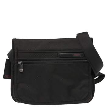 مملوكة مسبقًا Tumi Black Nylon Small DFO Flap Messenger Bag