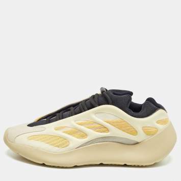 Pre Owned Yeezy x Adidas Tricolor Mesh and Rubber 700 V3 Mono Safflower Sneakers Size 45 1/3