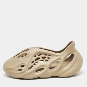 Pre Owned Yeezy x Adidas Beige Rubber Foam RNR Slip On Sneakers Size 42