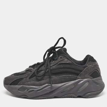 Pre Owned Yeezy x Adidas Black/Grey Suede and Canvas Boost 700 V2 Vanta Sneakers Size 40