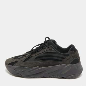 مملوكة مسبقًا Yeezy x Adidas Boost 700 V2 Size 44 Black Knit Fabric and Suede Vanta Low Top Sneakers