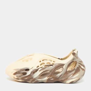 مملوكة مسبقًا حذاء رياضي ييزي x أديداس رمادي/كريمي رغوي MXT مون غراي مقاس 41