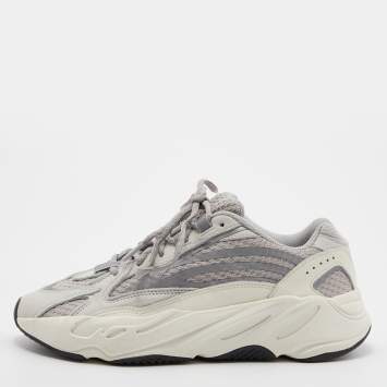 Pre Owned Yeezy x adidas Grey/Off-White Knit Fabric, Nubuck and Leather Boost 700 V2 Static Sneakers Size 40 2/3