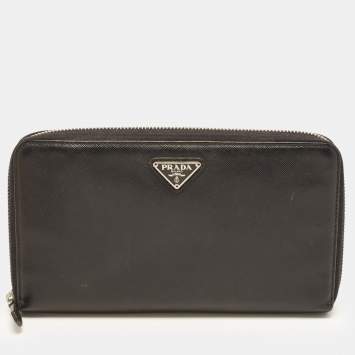 مملوكة مسبقًا Prada Triangle Logo Black Saffiano Lux Leather Wallet Organizer