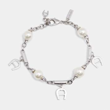 مملوكة مسبقًا Aigner Silver Tone Logo Charms Pearl Station Bracelet