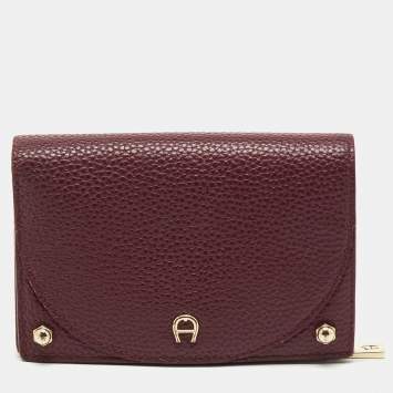 مملوكة مسبقًا Aigner Burgundy Leather Diadora Compact Wallet