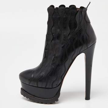 Pre Owned Alaia Black Leather Ankle Boots Size 39