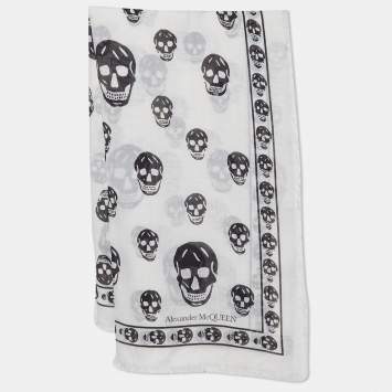 مملوكة مسبقًا Alexander McQueen White Skull Print Modal Scarf