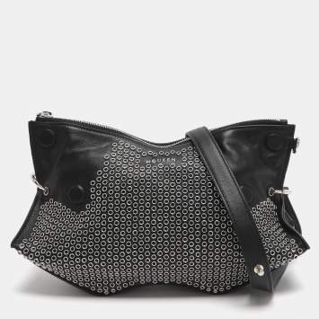مملوكة مسبقًا Alexander McQueen De Manta Eyelets Black Leather Clutch