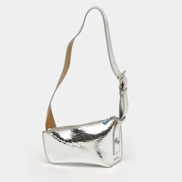 مملوكة مسبقًا Alexander McQueen T-Bar Silver Crackled Leather Sling Pouch