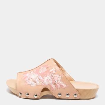 مملوكة مسبقًا Alexander McQueen Peach Leather Embroidered Wooden Clogs Size 36