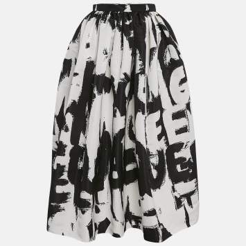مملوكة مسبقًا Alexander McQueen Black Monochrome Graffiti Print Faille Midi Skirt S