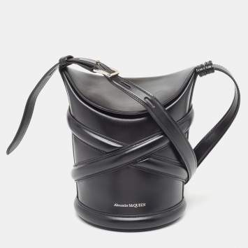 Pre Owned Alexander McQueen Black Leather The Curve Bucket Bag