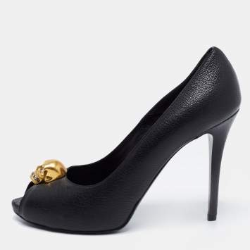 Pre Owned Alexander McQueen Black Leather  Skull Pumps Size 38
