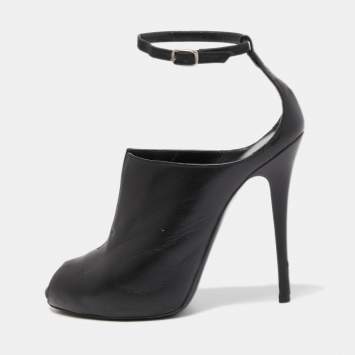مملوكة مسبقًا Alexander McQueen Black Leather Cutout Ankle Strap Boots  Size 38