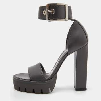 مملوكة مسبقًا Alexander McQueen Grey Leather Ankle Strap Platform Sandals Size 38