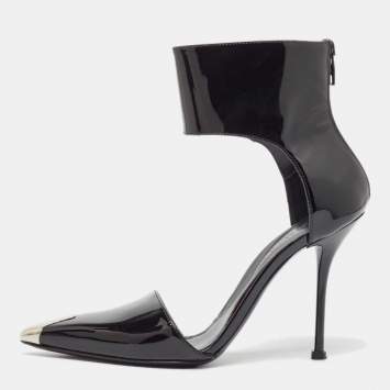 مملوكة مسبقًا Alexander McQueen Black Patent Cutout Ankle Boots Size 37