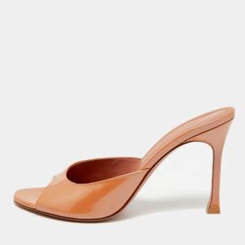 مملوكة مسبقًا Amina Muaddi Alexa Size 37.5 Brown Patent Leather Slide Sandals