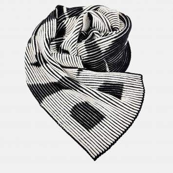 مملوكة مسبقًا وشاح بالنسياجا صوف أبيض/أسود