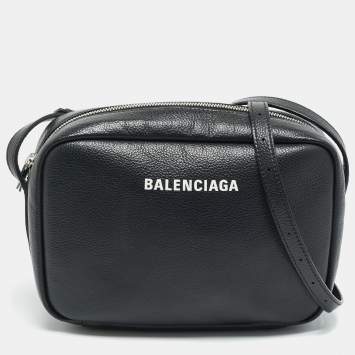 مملوكة مسبقًا Balenciaga Everyday Black Leather Camera Shoulder Bag