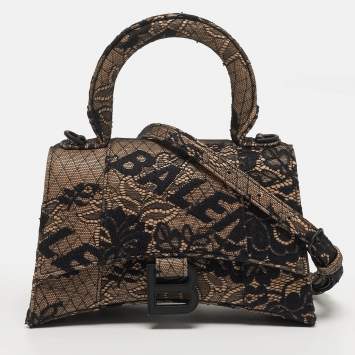 مملوكة مسبقًا حقيبة بالنسياغا هورغلاس صغيرة جداً يَد علوية جلد ودانتيل أسود/عارٍ