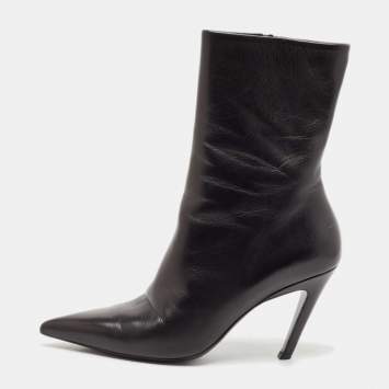 مملوكة مسبقًا Balenciaga Black Leather Pointed Toe Ankle Boots Size 39