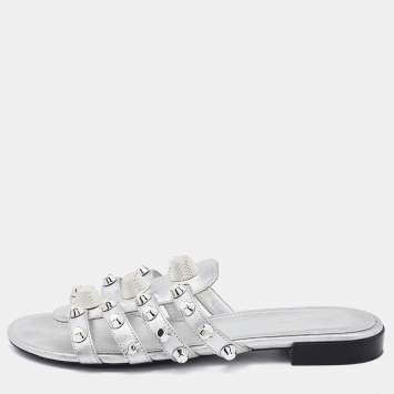 مملوكة مسبقًا Balenciaga Metallic Silver Leather Arena Giant Slide Flat Sandals Size 38