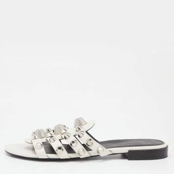 مملوكة مسبقًا Balenciaga White Leather Arena Studded Strappy Flat Sandals Size 37