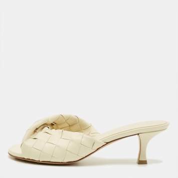 مملوكة مسبقًا Bottega Veneta Blink Size 38 Cream Intrecciato Leather Slide Sandals