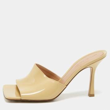 Pre Owned Bottega Veneta Beige Patent Leather Stretch Slide Sandals Size 39