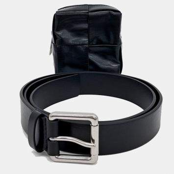 Pre Owned Bottega Veneta Black Leather Cassette Belt Bag