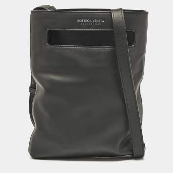 Pre Owned Bottega Veneta Black Leather Slot Messenger Bag