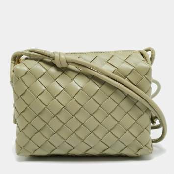 مملوكة مسبقًا Bottega Veneta Loop Mini Light Green Intrecciato Leather Camera Bag