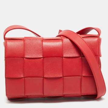 Pre Owned Bottega Veneta Cassette Medium Red Intrecciato Leather Shoulder Bag