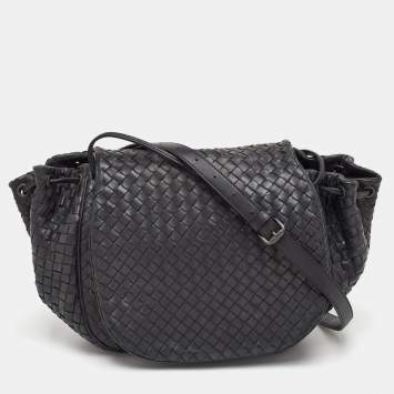 مملوكة مسبقًا Bottega Veneta Intrecciato Black Leather Drawstring Flap Crossbody Bag