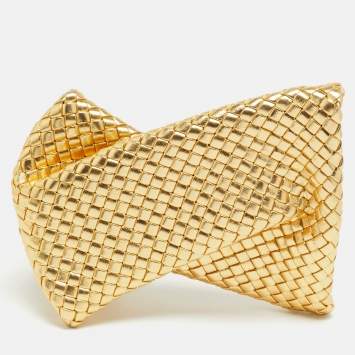 مملوكة مسبقًا Bottega Veneta Crisscross Gold Padded Intrecciato Leather Clutch