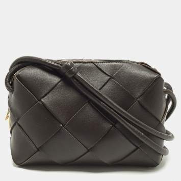 مملوكة مسبقًا Bottega Veneta Cassette Small Dark Brown Leather Camera Crossbody Bag