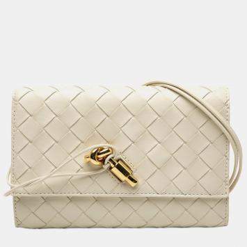 مملوكة مسبقًا Bottega Veneta White Nappa Intrecciato Andiamo Pouch on Strap